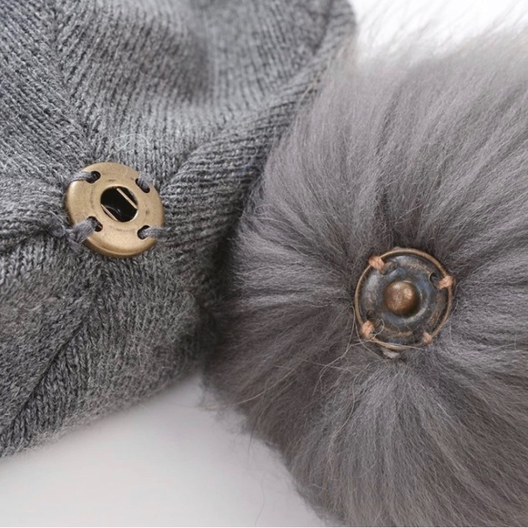 Cashmere blend pom pom slouch beanie charcoal grey imported NWT neutral on trend - Picture 3 of 3